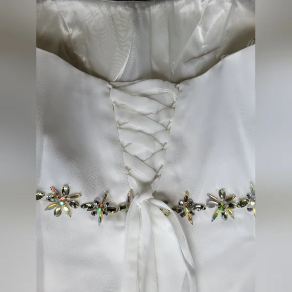 NWT Size 6  Ivory Wedding dress. Chiffon shawl and straps included. - Picture 5 of 8